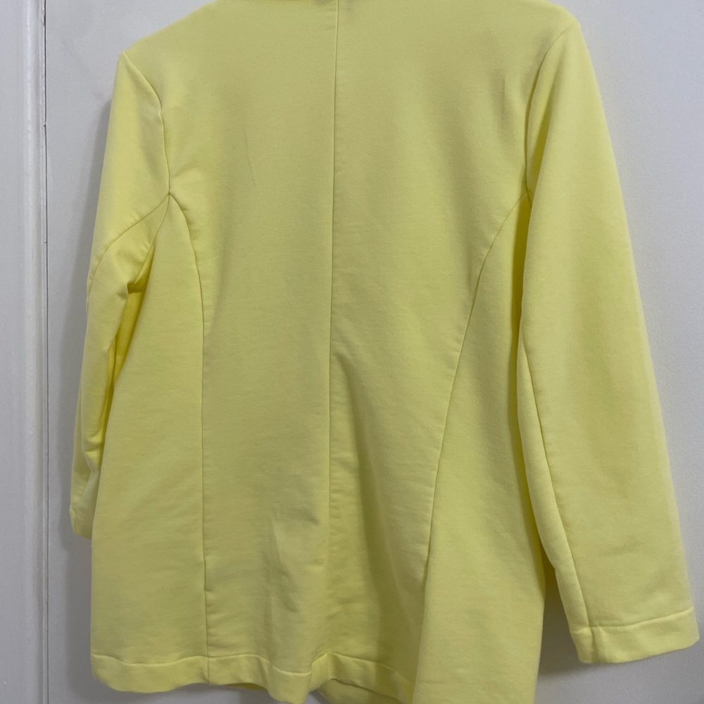 Yellow blazer